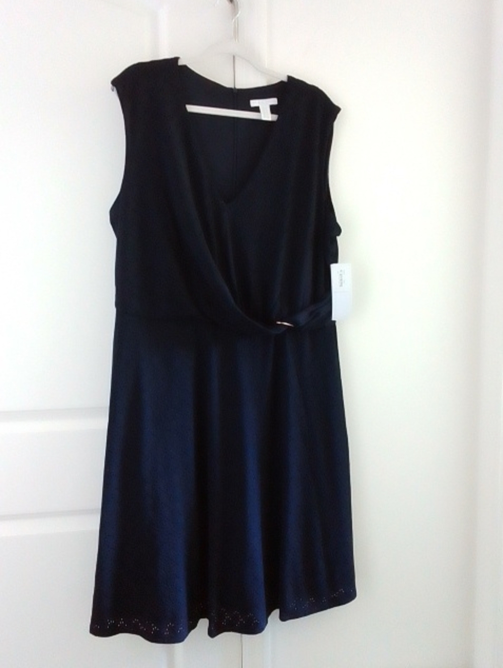 London Times Sleeveless Navy V‑Neck Lace Wrap Waist Dress